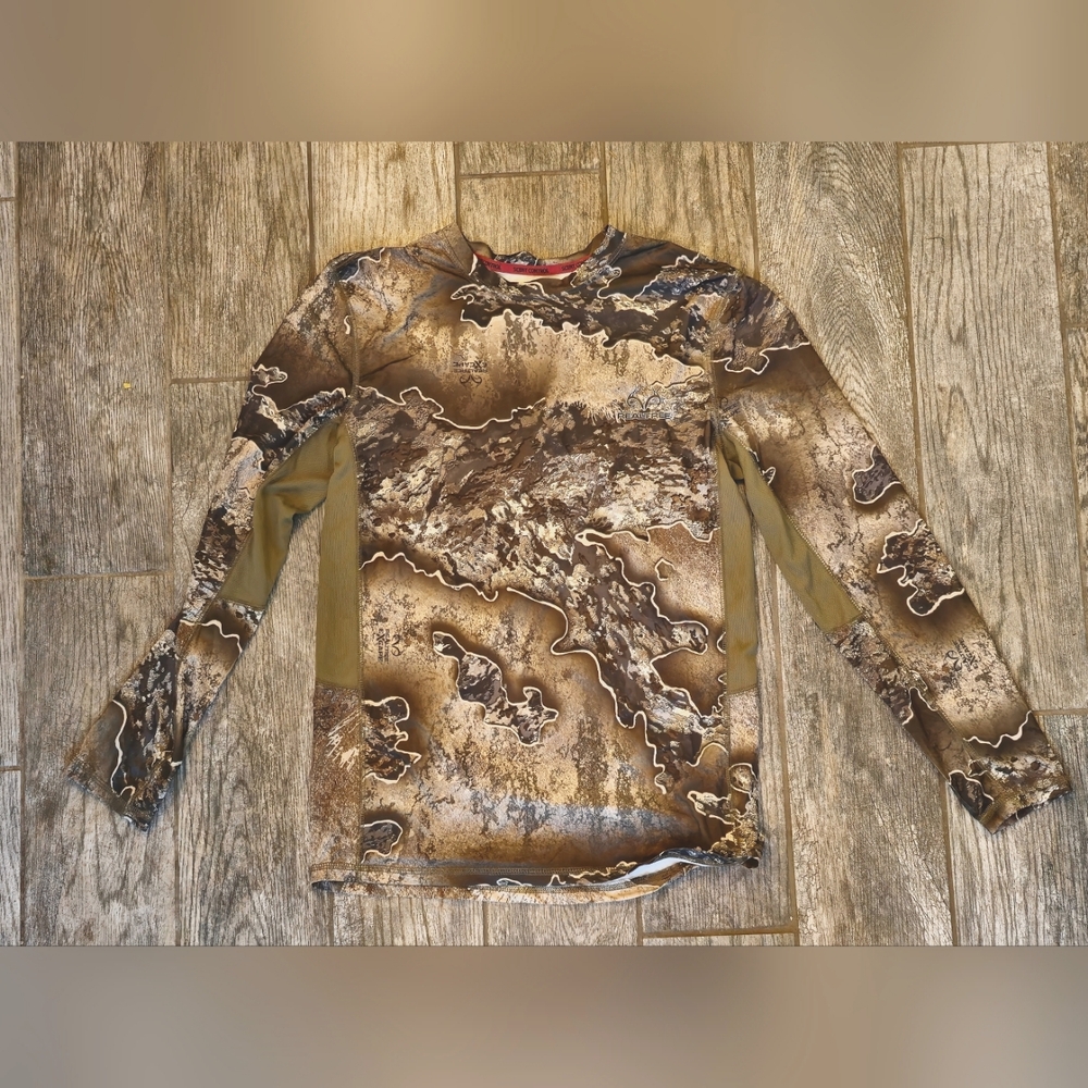 (NWOT) Realtree Men's Camo Long Sleeve Performance Tee